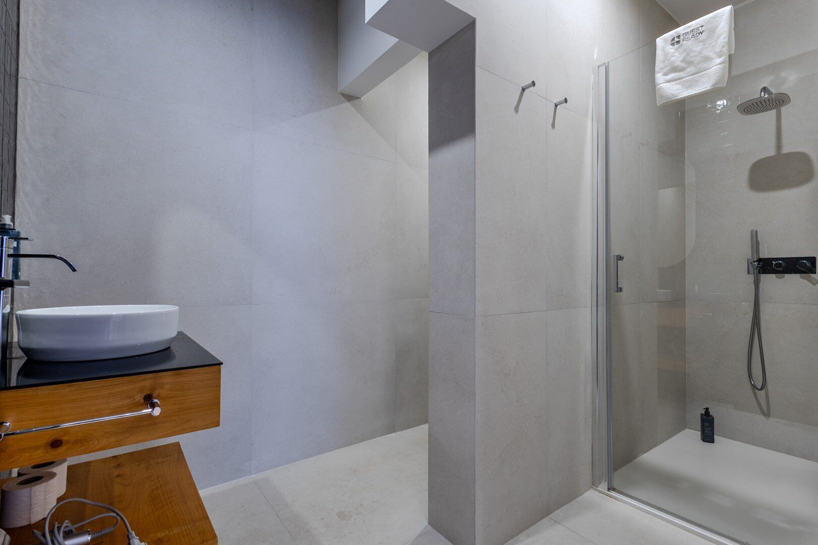 Shower, hair dryer, towels