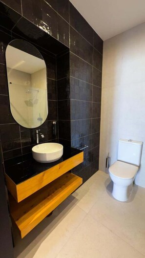 Shower, hair dryer, towels - GuestReady - Gaveto de Lisboa - Room 2 (Ponta Delgada)