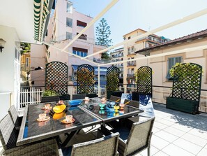 Outdoor dining - La Terrazza di San Martino by Interhome (Sanremo)