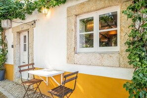 Outdoor dining - GuestReady - Classic prestige in Costa da Caparica (Costa da Caparica)