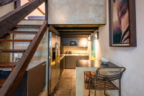 Frigorifero, microonde, macchina per tè/caffè, tostapane