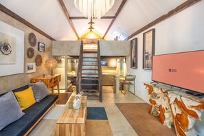 TV - GuestReady - Classic prestige in Costa da Caparica (Costa da Caparica)
