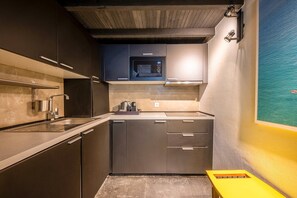 Fridge, microwave, coffee/tea maker, toaster - GuestReady - Classic prestige in Costa da Caparica (Costa da Caparica)