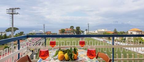 Panorama appartement, balkon, uitzicht op zee | Uitzicht op het water