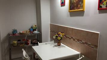 Apartment, 1 Queen Bed with Sofa bed, Non Smoking | Private kitchen