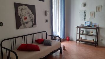 Apartment, 1 Queen Bed with Sofa bed, Non Smoking | Living area