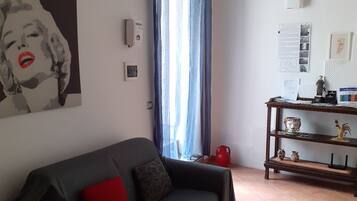 Apartment, 1 Queen Bed with Sofa bed, Non Smoking | Living area