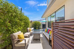 Terrace/patio - Designer Palm Springs Retreat | Private Spool · Mtn Views · 3BR · Pets Welcome (Palm Springs)