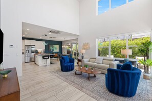 TV, books, stereo - Designer Palm Springs Retreat | Private Spool · Mtn Views · 3BR · Pets Welcome (Palm Springs)