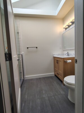 Shower, hair dryer, towels, soap - Spacious 3BR Main Floor Suite | Deck, Gazebo & Central Location (North Vancouver)
