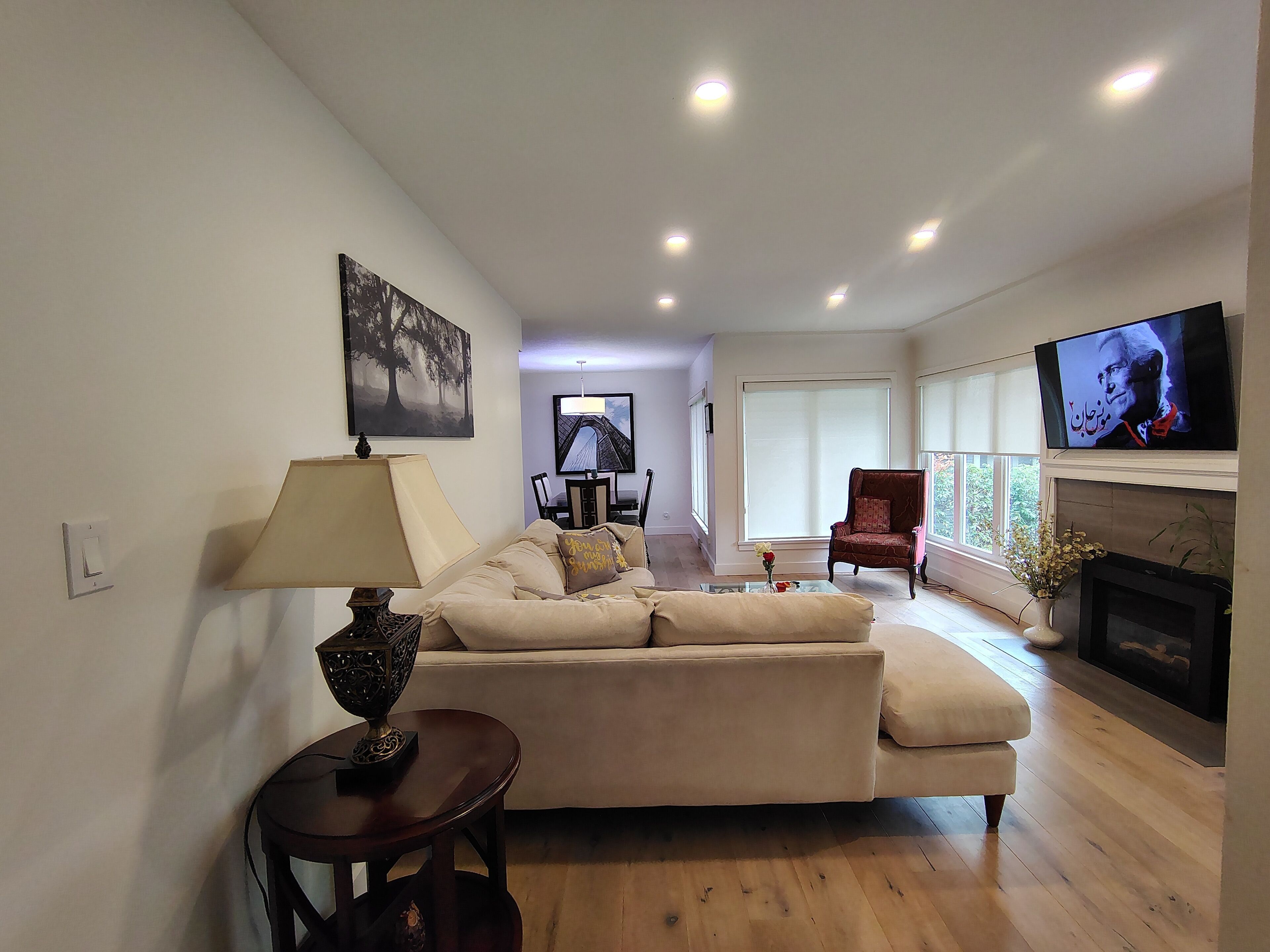 Televisie en een open haard