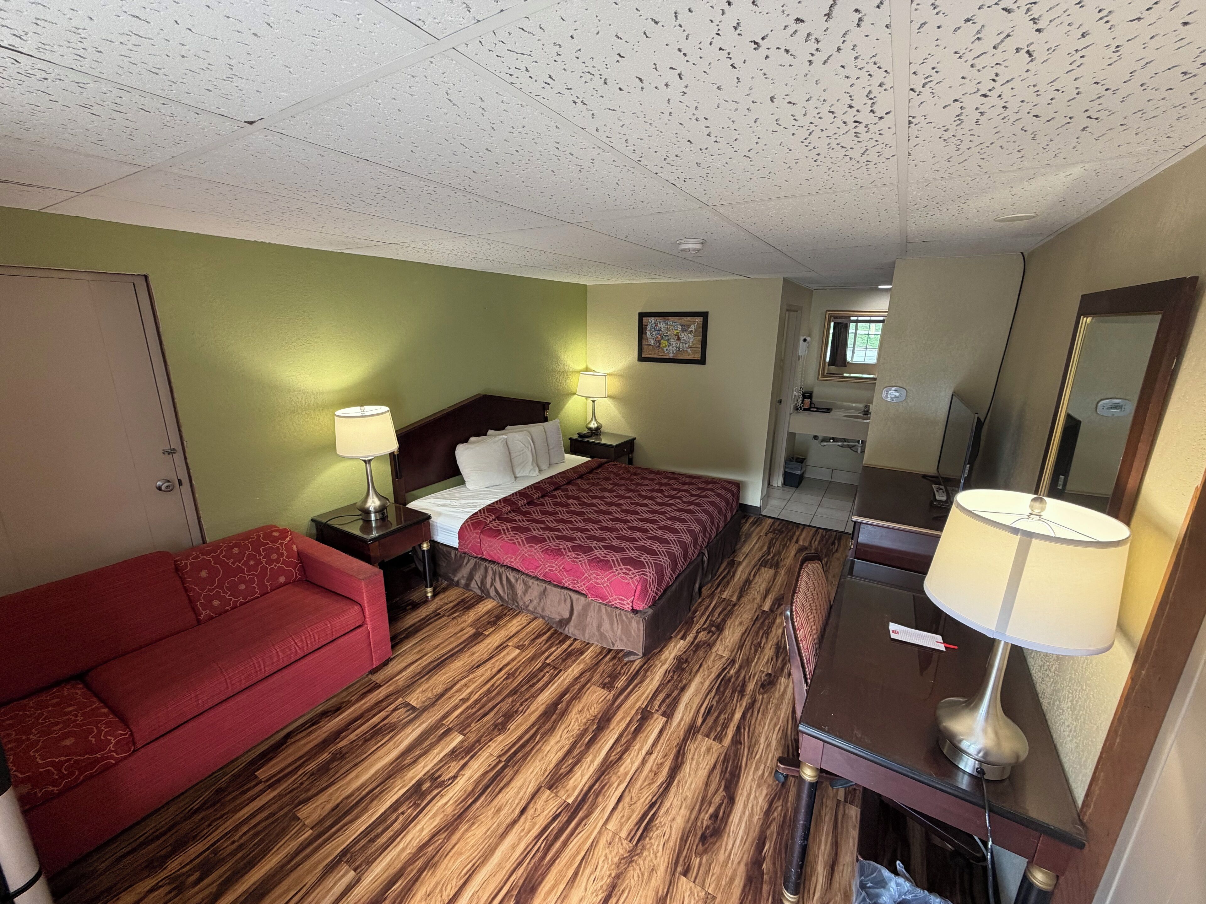 Classic-studio, näköala mäelle | Työpöytä, kannettavalle tietokoneelle sopiva työtila