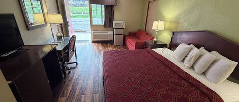 Escritorio y espacio para trabajar con laptop