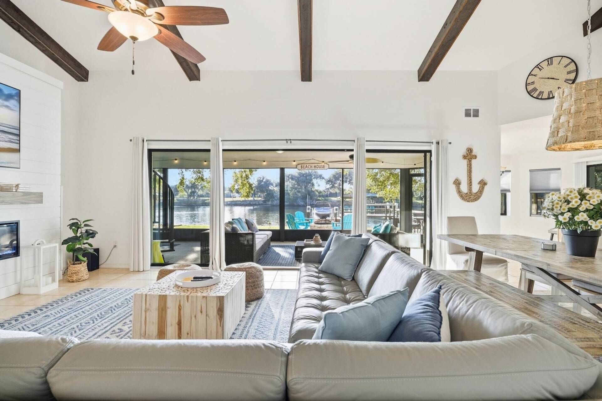 Televisor intel·ligent i llar de foc 