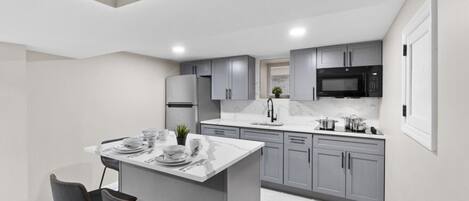 Geladeira, micro-ondas, fogão, cooktop