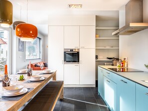 Fridge, microwave, oven, stovetop - Renovated flat with terrace and garden (Sint-Idesbald)