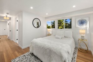 4 habitaciones, tabla de planchar con plancha, wifi y ropa de cama 