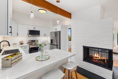 Prime location home away from home 4-bedroom 3 bath, only 15 minutes to Seattle