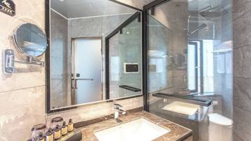 Basic Double Room | Bathroom | Shower, free toiletries, hair dryer, towels