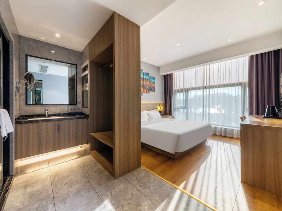 Minibar con artículos gratuitos, escritorio y wifi gratis