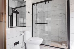 Basic Double Room | Free minibar, desk, free WiFi