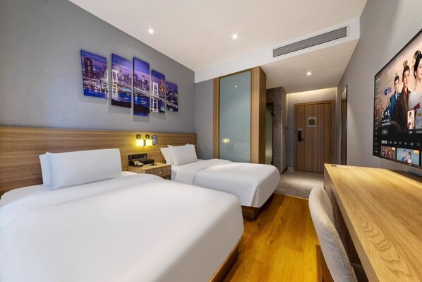 A hotel room with two beds, a wooden headboard, a flat-screen TV, and artwork on the wall. - ZHONG SHAN HAI BIN (Xiamen)