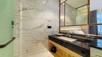 Business Double Room | Bathroom | Shower, free toiletries, hair dryer, slippers