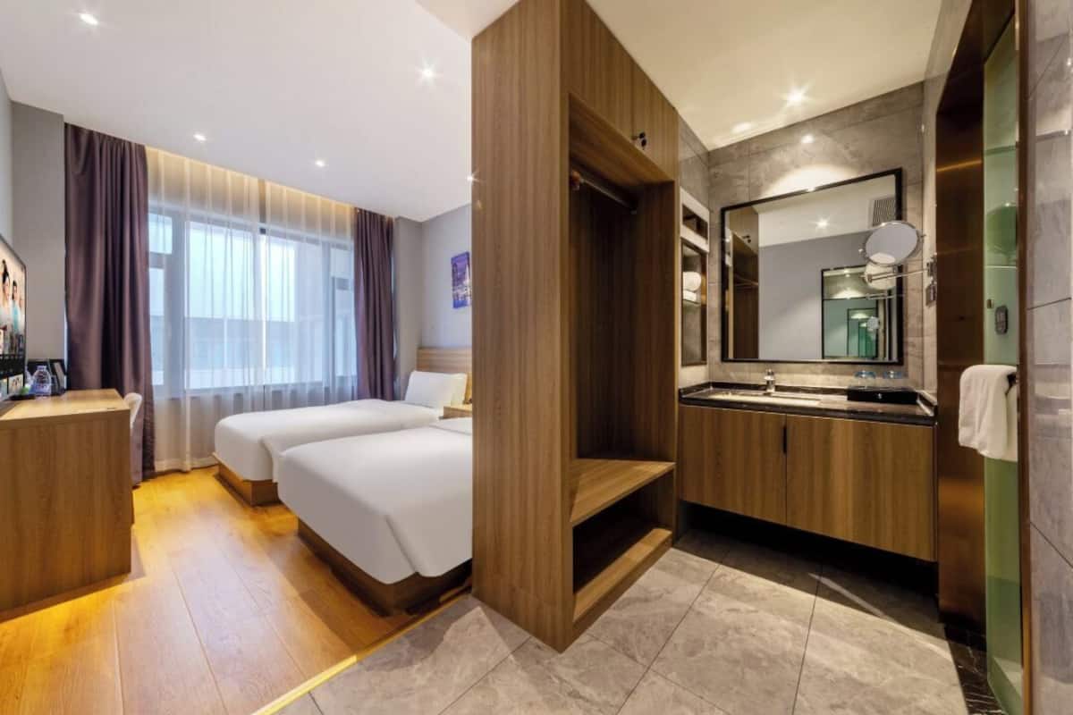 Habitación Confort con 2 camas individuales | Escritorio y wifi gratis