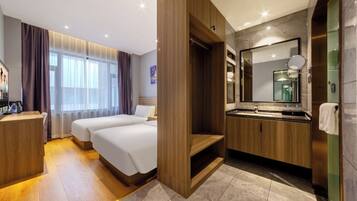 Comfort Twin Room | Free minibar, desk, free WiFi