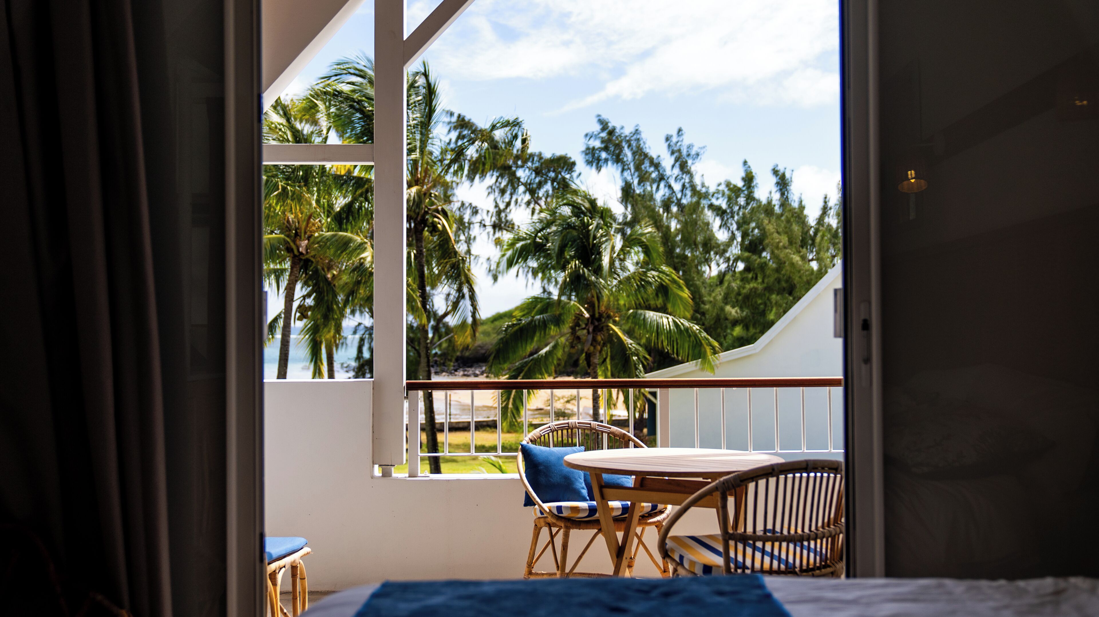 In-room safe, bed sheets