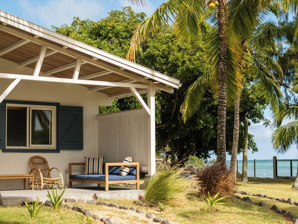 Family Suite, Sea View | In-room safe, bed sheets