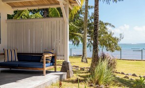 Family Suite, Sea View | In-room safe, bed sheets