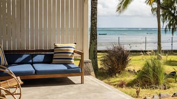 Suite Familiale, vue mer | Coffres-forts dans les chambres, draps fournis