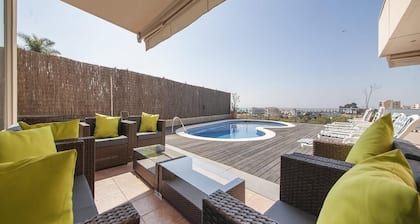 Villa Med. 8-minute walk to Sitges beaches. Up to 18 guests. Views & Relaxation