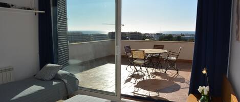 6 bedrooms, iron/ironing board, travel crib, free WiFi