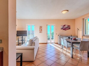 TV - Apartment Alex by Interhome (Gera Lario)