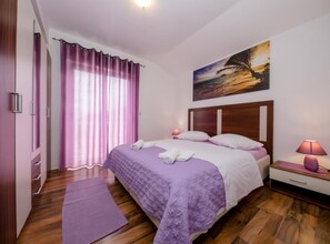 شقة (Three Bedroom Apartment with Terrace ) | 6 عدّة غرف نوم وأسرّة أطفال/رضّع وواي فاي مجانًا
