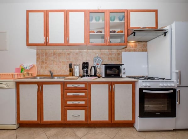 Căn hộ (Two Bedroom Apartment with Terrace (1) | Bếp riêng | Tủ lạnh