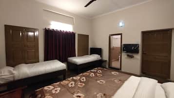 Deluxe-dobbeltværelse - byudsigt | Gratis Wi-Fi, sengetøj