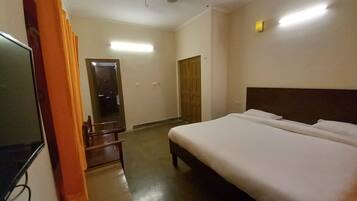 Deluxe Double Room, City View | Free WiFi, bed sheets