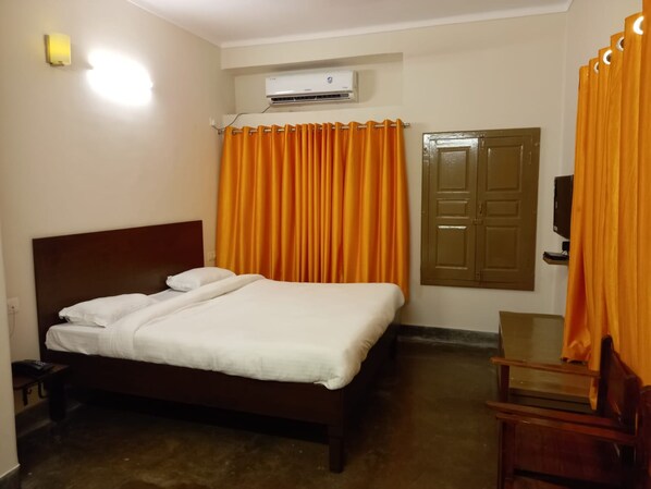 Habitación Deluxe doble, vistas a la ciudad | Wifi gratis y ropa de cama