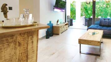 Apartment (Wellness Apartment Modruna) | Living room | 32-inch flat-screen TV with cable channels