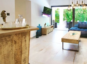 Apartment (Wellness Apartment Modruna) | Living room | 32-inch flat-screen TV with cable channels