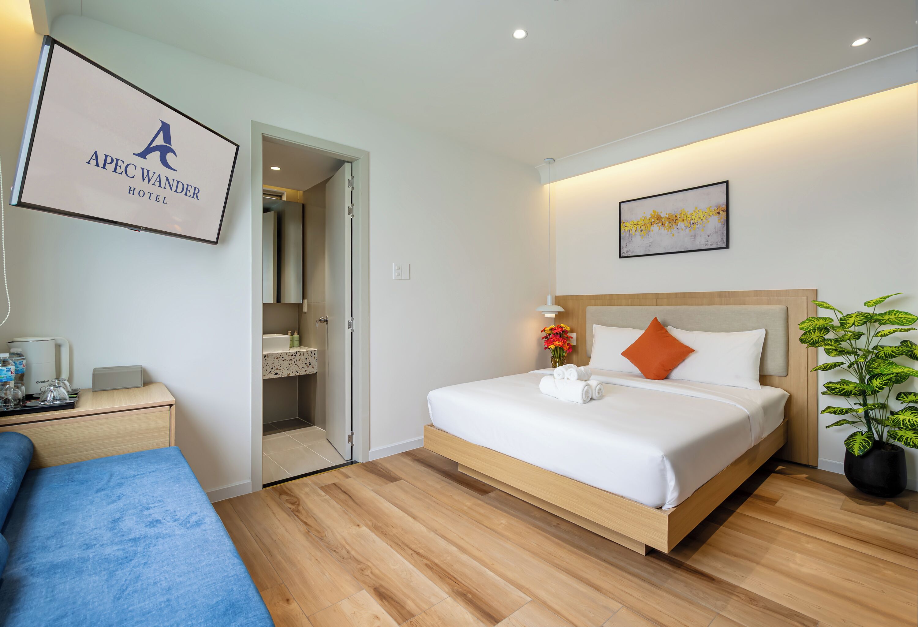 Standard Double Room, Courtyard View | Minibar, desk, free WiFi, bed sheets