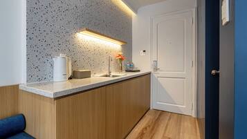 Habitación Deluxe doble, balcón, vistas a la ciudad | Escritorio y wifi gratis