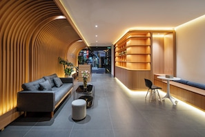 Siddeområde i lobbyen