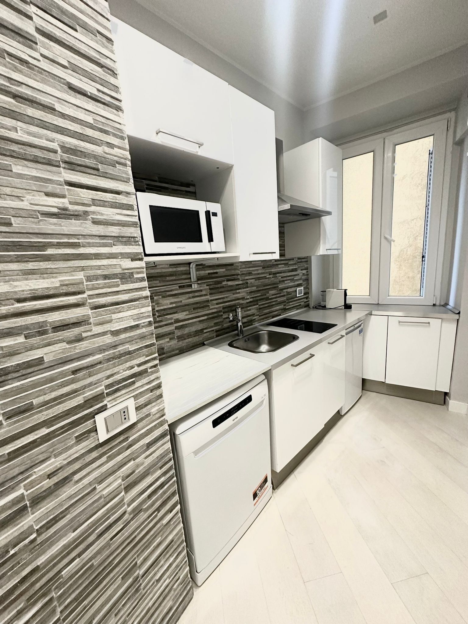 Microwave, stovetop, dishwasher, coffee/tea maker