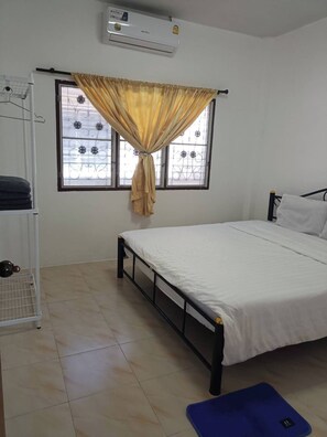 Basic House, Patio, Park View | Free WiFi