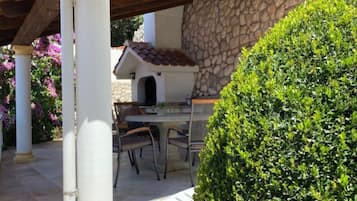 Appartement (Three Bedroom Apartment A1) | Aire de pique-nique/barbecue