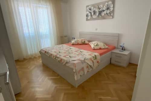 Apartment (Three Bedroom Apartment A1) | 6 Schlafzimmer, schallisolierte Zimmer